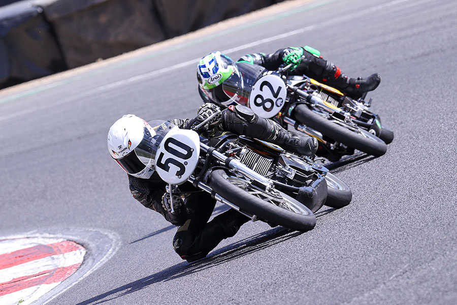 Graham Higlett leads Mark Taylor at Brands Hatch, Race 1